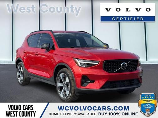 2025 Volvo XC40 B5 Plus Dark Theme