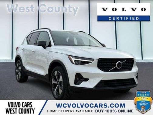 2025 Volvo XC40 B5 Plus Dark Theme