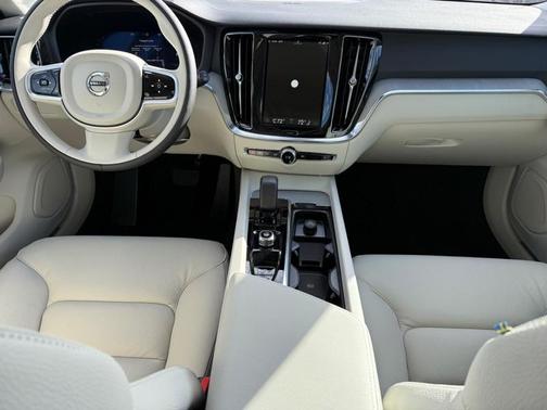 2026 Volvo V60 Cross Country B5 Plus