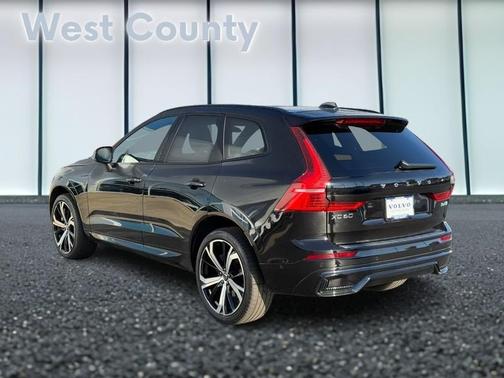 2023 Volvo XC60 B6 Ultimate Dark Theme