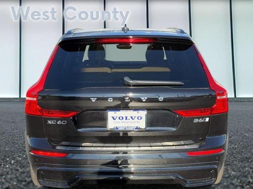 2023 Volvo XC60 B6 Ultimate Dark Theme