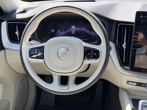 Bright 2026 Volvo XC60 B5 Ultra