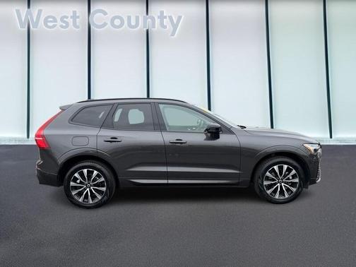 Platinum Gray Metallic 2025 Volvo XC60 B5 Plus