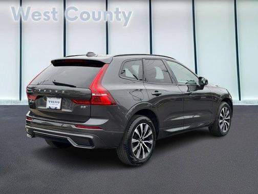 Platinum Gray Metallic 2025 Volvo XC60 B5 Plus