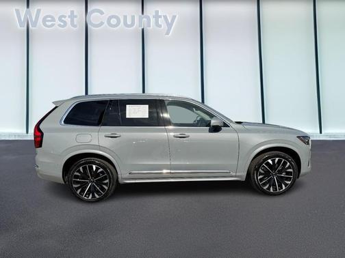2025 Volvo XC90 B6 Plus 7-Seater
