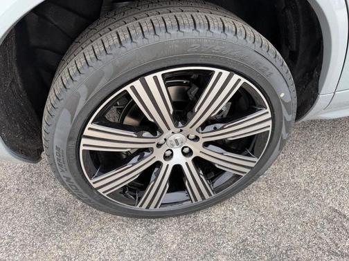 2025 Volvo XC90 Plug-In Hybrid T8 AWD Ultra 6-Seater