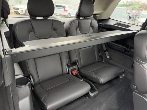 2025 Volvo XC90 Plug-In Hybrid T8 AWD Ultra 6-Seater