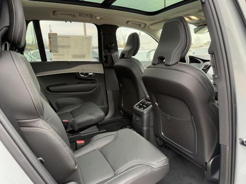 2025 Volvo XC90 Plug-In Hybrid T8 AWD Ultra 6-Seater