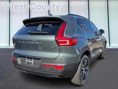 Forest Green 2026 Volvo XC40 B5 Core
