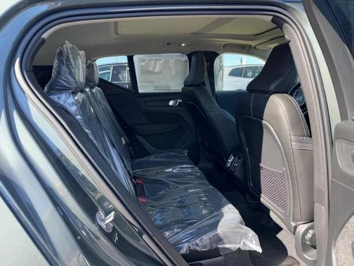 2026 Volvo XC40 B5 Core