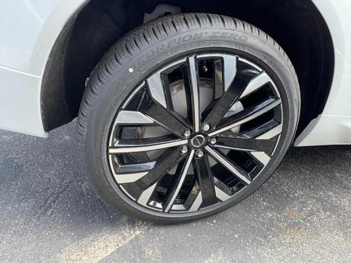 2026 Volvo XC60 Plug-In Hybrid T8 Ultra