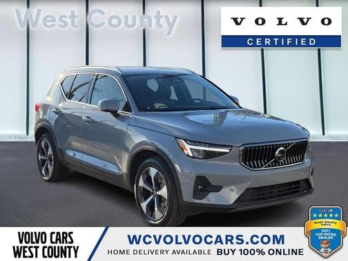 2025 Volvo XC40 B5 Plus Bright Theme