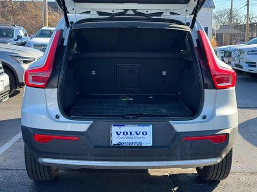 2023 Volvo XC40 B5 Plus Bright Theme