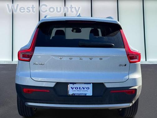 2023 Volvo XC40 B5 Plus Bright Theme