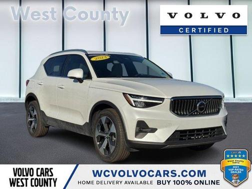 2023 Volvo XC40 B5 Plus Bright Theme