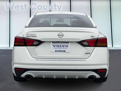 White 2023 Nissan Altima 2.5 SL