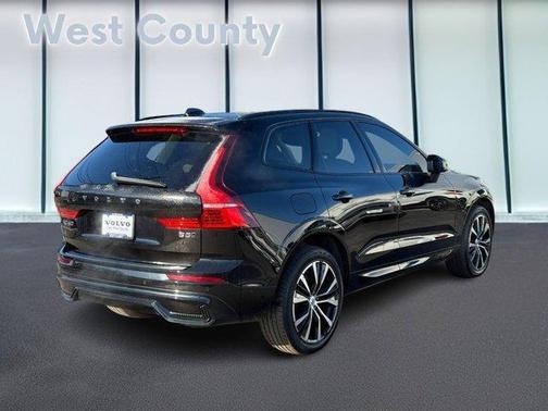 2023 Volvo XC60 B5 Plus Dark Theme