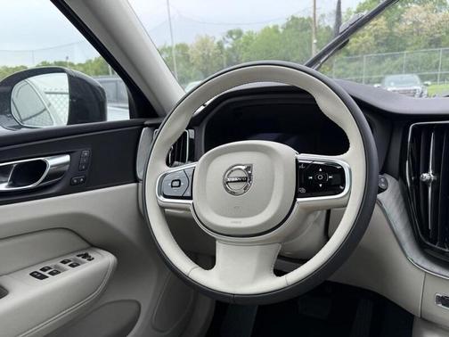 2025 Volvo XC60 Plug-In Hybrid T8 AWD Plus