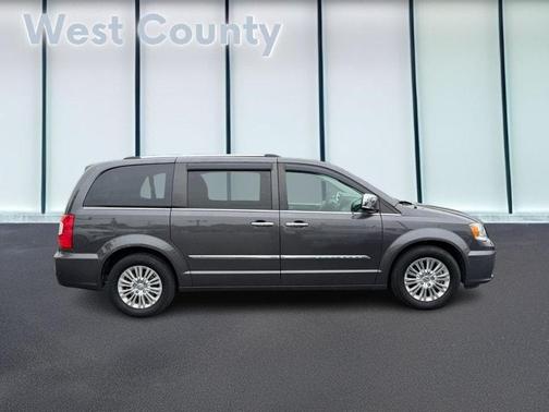 Crystal Metallic 2016 Chrysler Town & Country Limited