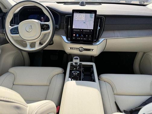 2025 Volvo XC90 B6 Ultra