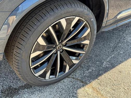2025 Volvo XC90 B6 Ultra