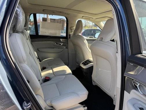 2025 Volvo XC90 B6 Ultra