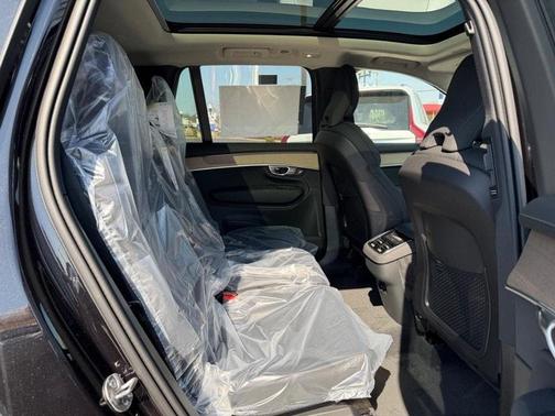 Onyx Black Metallic 2026 Volvo XC90 B6 Plus 7-Seater