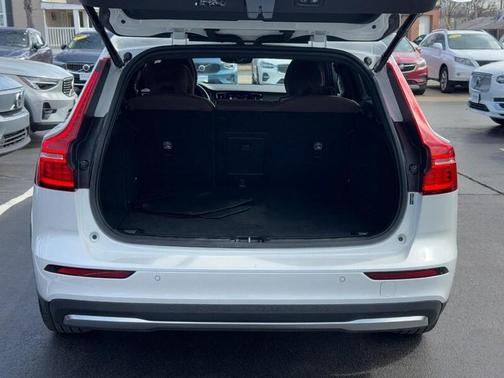 2025 Volvo V60 Cross Country B5 Plus