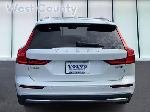 2025 Volvo V60 Cross Country B5 Plus