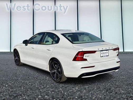 2024 Volvo S60 B5 Plus Dark Theme