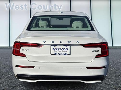 2024 Volvo S60 B5 Plus Dark Theme