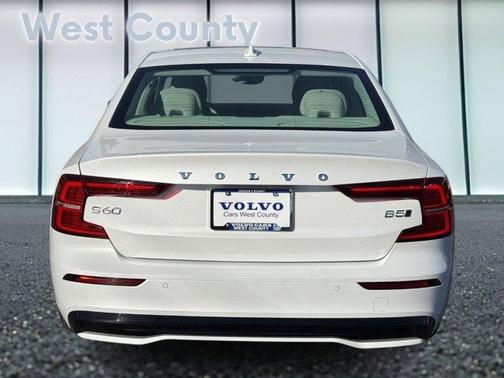 2024 Volvo S60 B5 Plus Dark Theme