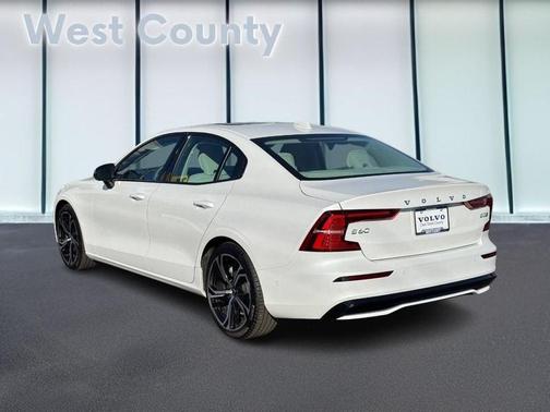 2024 Volvo S60 B5 Plus Dark Theme