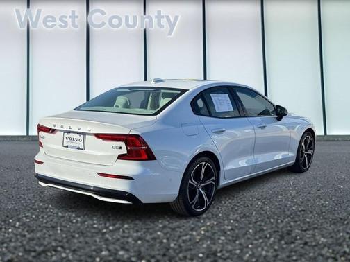 2024 Volvo S60 B5 Plus Dark Theme