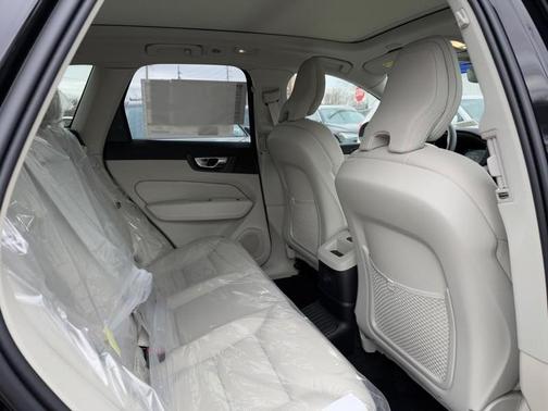 2025 Volvo XC60 Plug-In Hybrid T8 AWD Plus