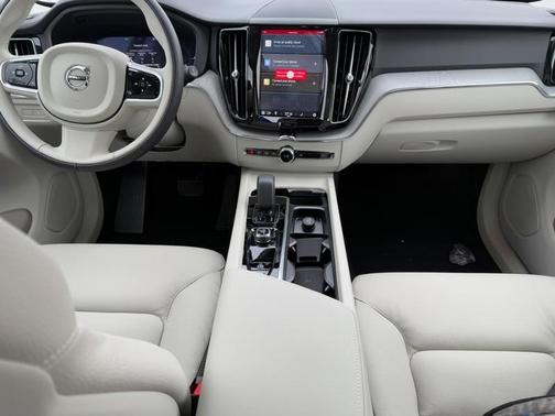 2025 Volvo XC60 Plug-In Hybrid T8 AWD Plus