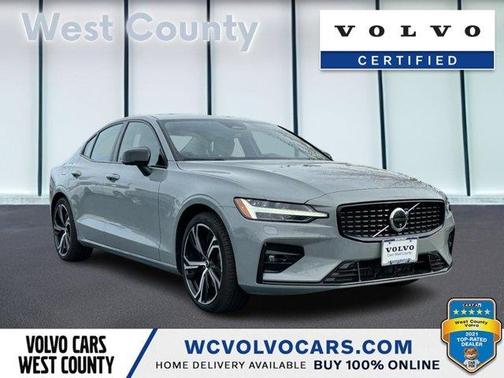 2024 Volvo S60 B5 Plus Dark Theme