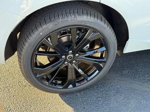 2026 Volvo XC60 B5 Ultra Black Edition