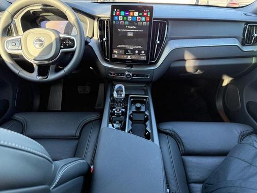 2026 Volvo XC60 B5 Ultra Black Edition