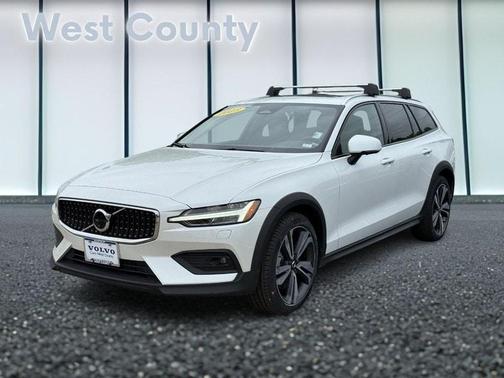 2023 Volvo V60 Cross Country B5 Plus