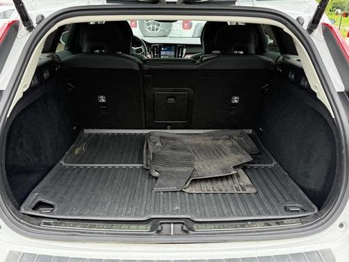 2023 Volvo V60 Cross Country B5 Plus