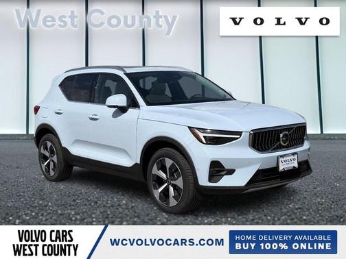 2025 Volvo XC40 B5 Plus Bright Theme