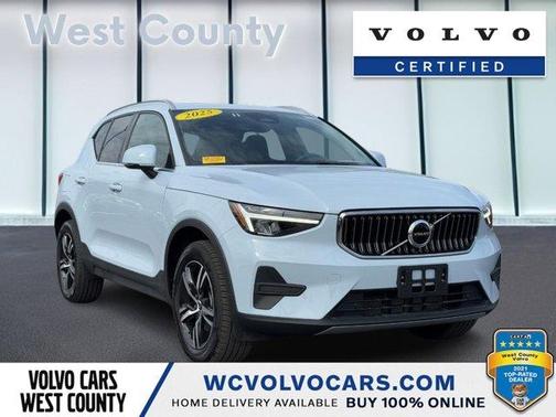 2025 Volvo XC40 B5 Core Bright Theme