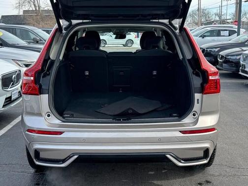 2025 Volvo XC60 B5 Plus