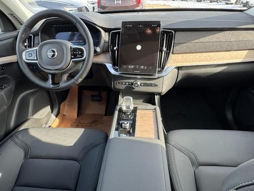 2026 Volvo XC90 Plug-In Hybrid T8 Plus 7-Seater