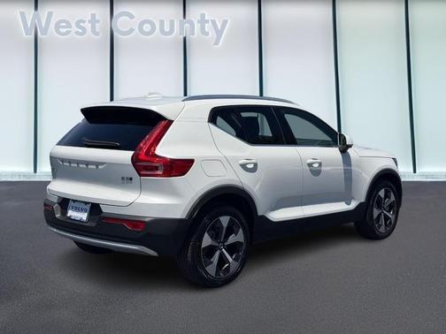 Crystal White Pearl 2025 Volvo XC40 B5 Plus Bright Theme