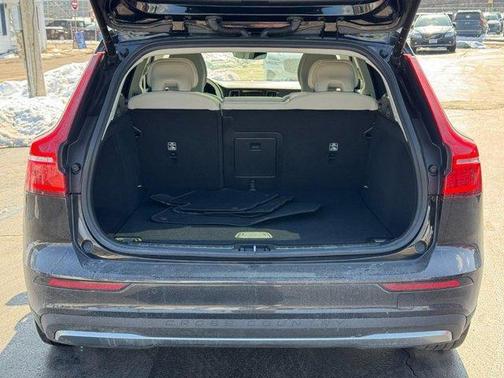 2025 Volvo V60 Cross Country B5 Plus