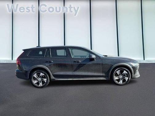 2025 Volvo V60 Cross Country B5 Plus