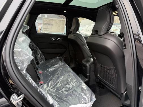 2026 Volvo XC60 Plug-In Hybrid T8 Ultra Black Edition