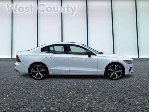 2025 Volvo S60 B5 Plus